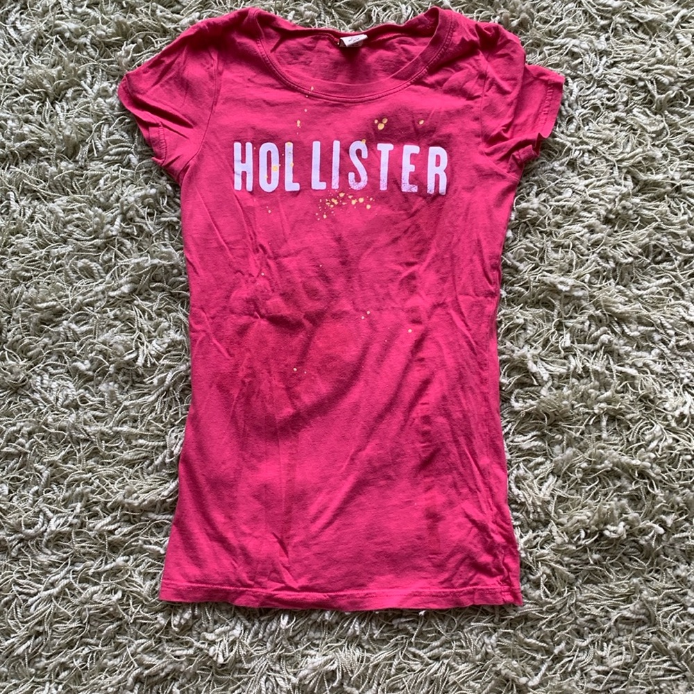 Vintage Hollister pink t-shirt, dark pink palm trees, yellow paint splatter, M
